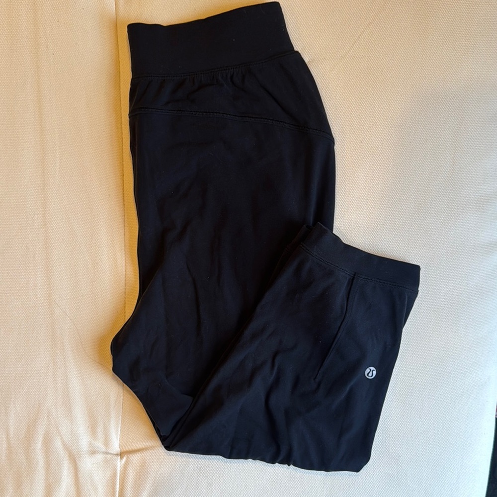 Lululemon jogger capri bottoms